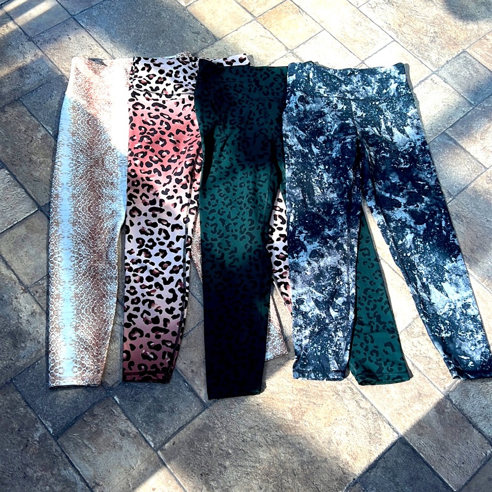 Woman’s size medium yoga pant leggings (Jessica Simpson and Zobha) EUC
